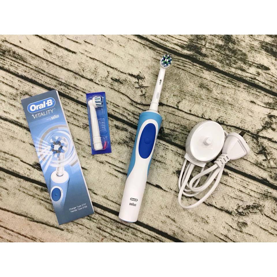 Bàn chải đánh răng tự động Oral- B Vitality Braun