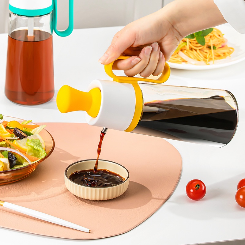 (MẪU MỚI) Chai đựng dầu ăn chất liệu thủy tinh an toàn sức khỏe 550ml 2 trong 1 tự động ngắt dầu kèm đầu chổi thấm quét