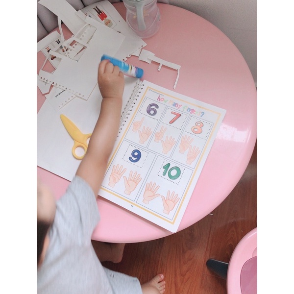 Busy book giúp bé phát triển kỹ năng và tư duy