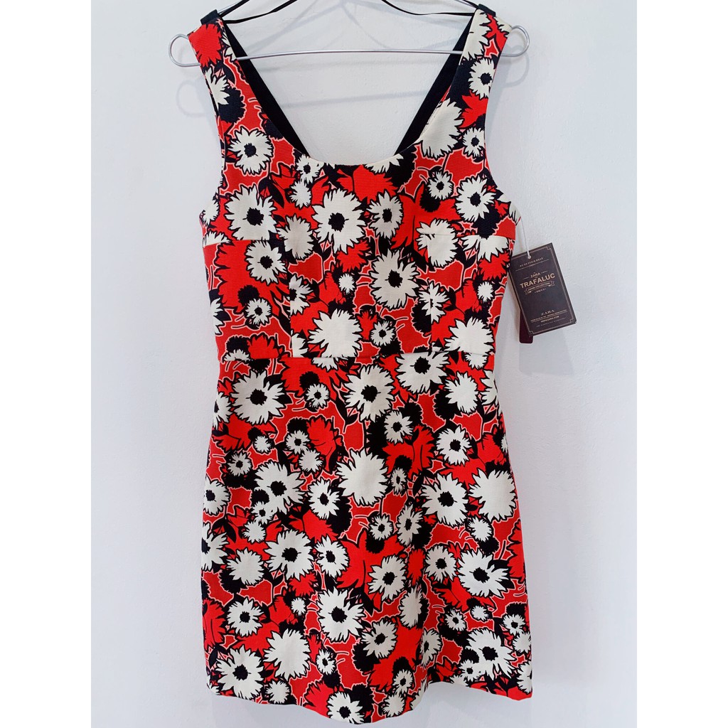 ĐẦM XOÈ NỮ - ZARA TRAFALUC – ĐỎ – SIZE M/28 – BA LỖ - CỔ TRÒN – BO EO – COTTON – KÉO KHOÁ LƯNG – IN HOA CÚC TRẮNG – FIT
