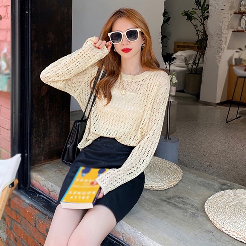 Áo Thun Nữ Cổ Tròn Dáng Rộng Khoét Lỗ