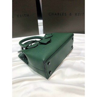 Túi quai cầm size 21,5 kèm charm (ib shop chọn màu nhé)