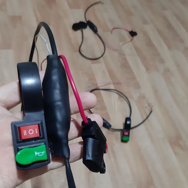 Cụm công tắc Mơ-Tắt-Mở màu XanhĐỏ có chuyển Mạch Passing tiếp xúc bằng Bạc cho đèn trợ sáng Bi mini 2 màu