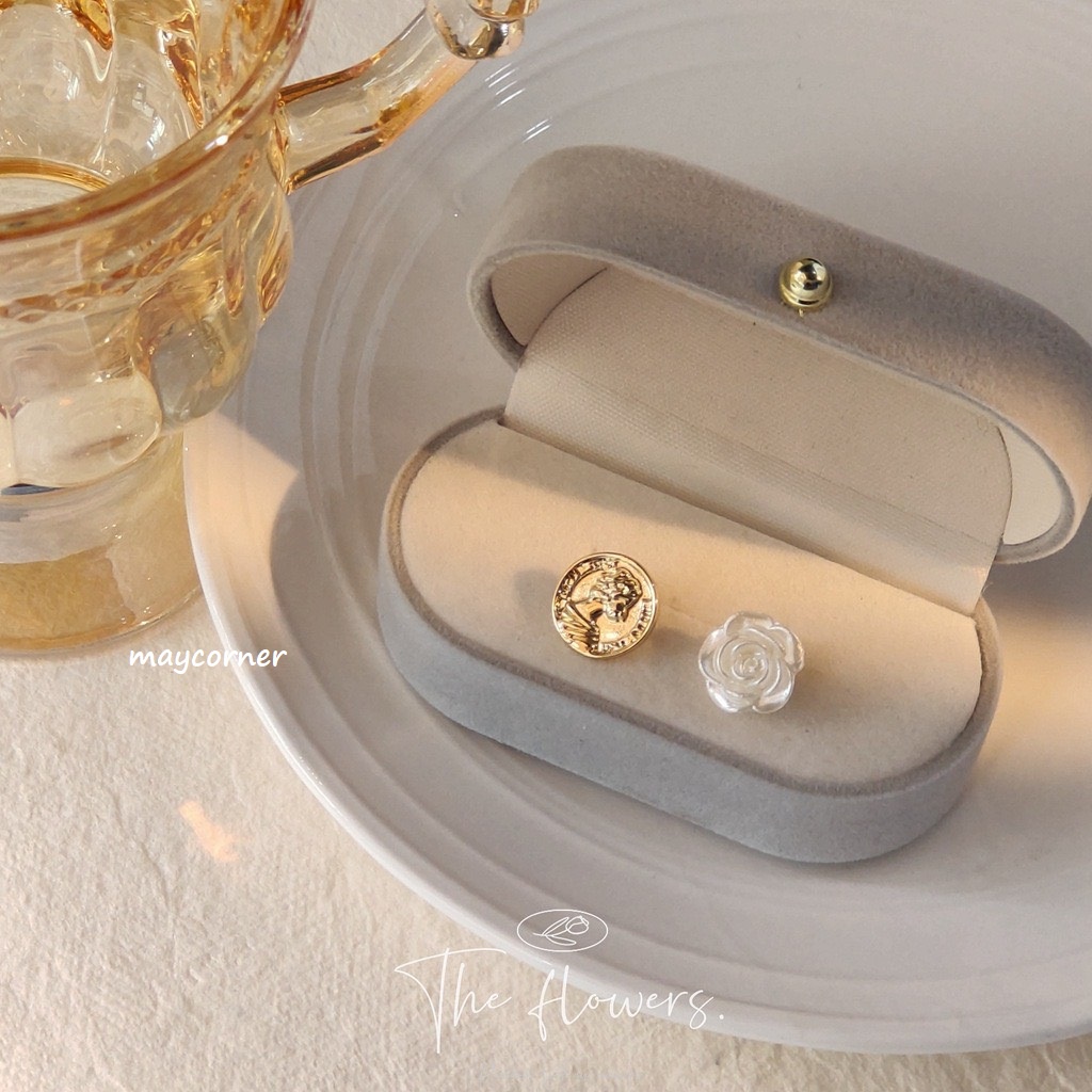 Khuyên tai bất đối xứng hoa đồng xu chốt mạ bạc 925 cao cấp B746