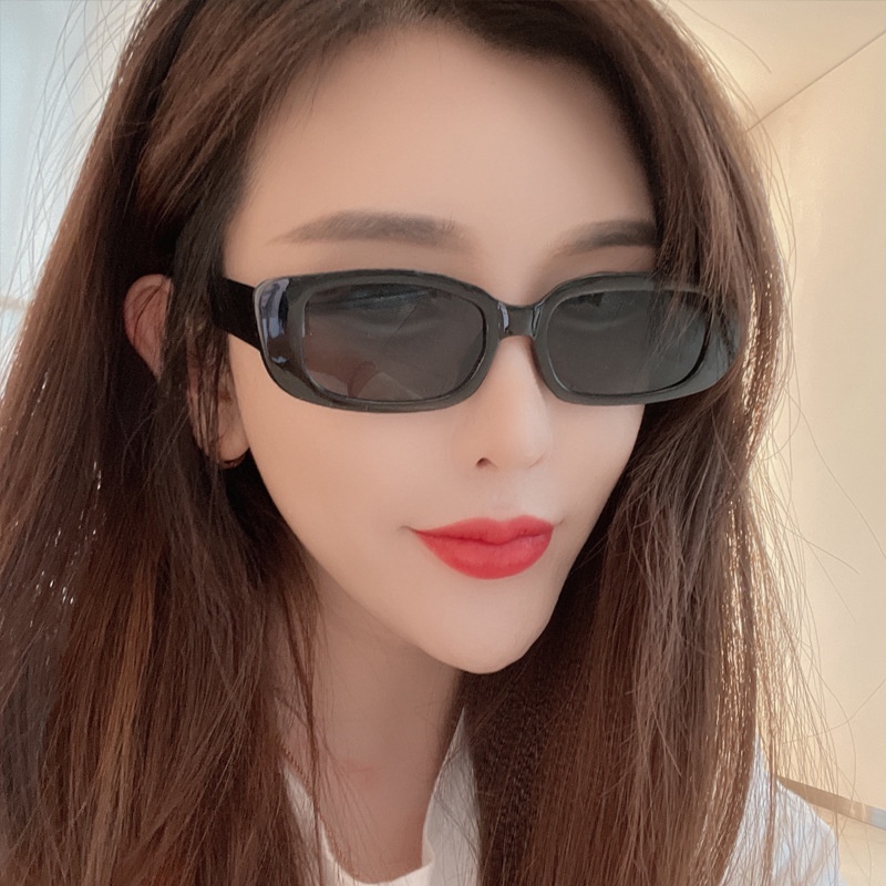 Kính râm nam nữ thời trang đi biển mẫu mới  Màu đen phong cách cá tính siêu ngầu Muzini KM07