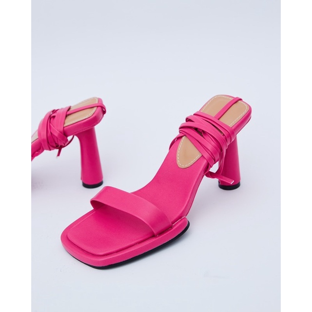 2111 - AUBREY STRING SANDAL