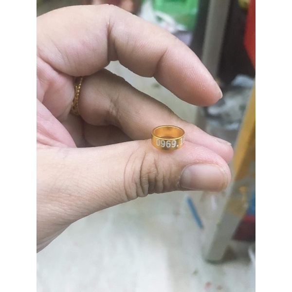 Nhẫn màu đeo chân chim vẹt