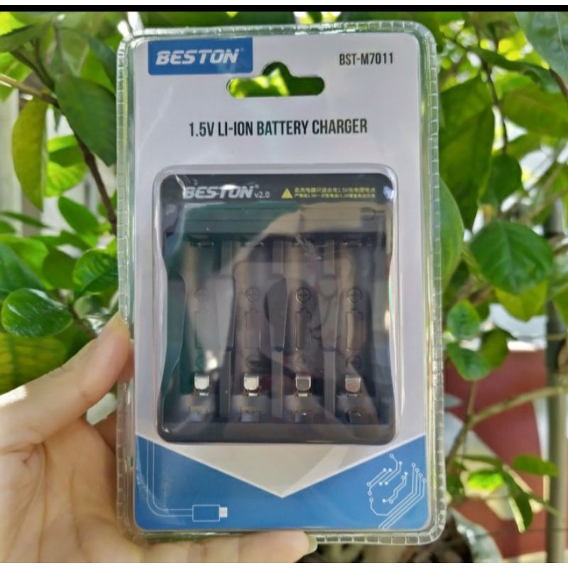[BESTON] Combo Sạc 4 khe Và 4 Pin Li-ion AA/AAA 1.5V Hãng Beston