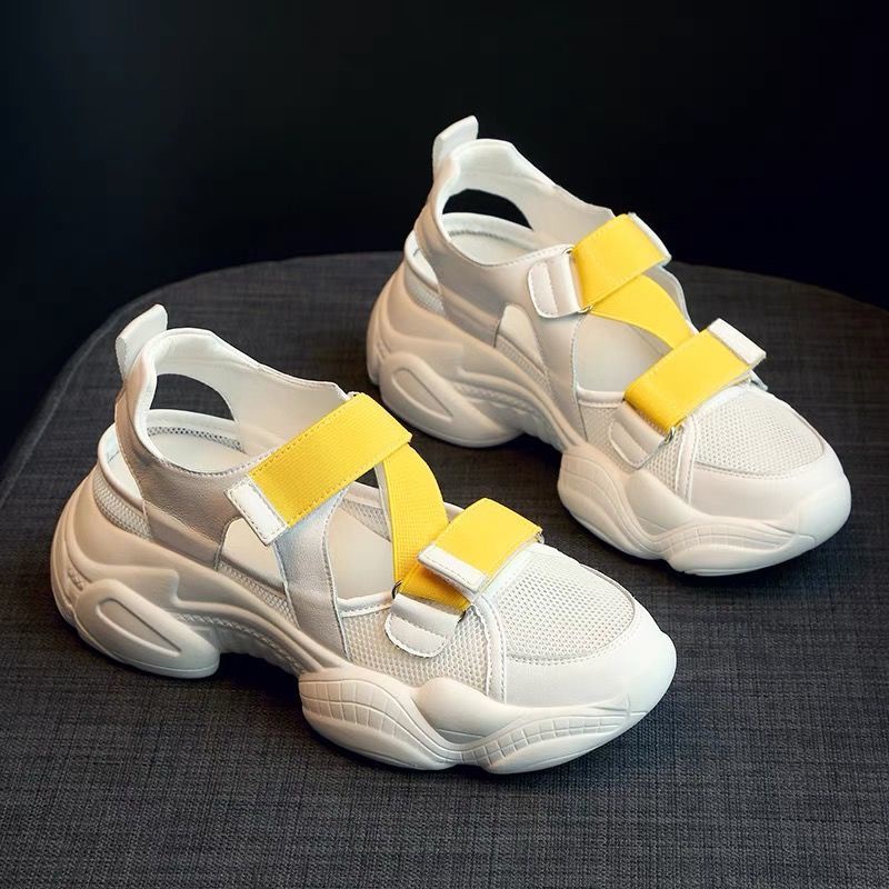 Giày Sandal Thể Thao Đế Xuồng Dày Khoét Lỗ Thoáng Khí Phong Cách Mới Dễ Phối Đồ Cho Nữ