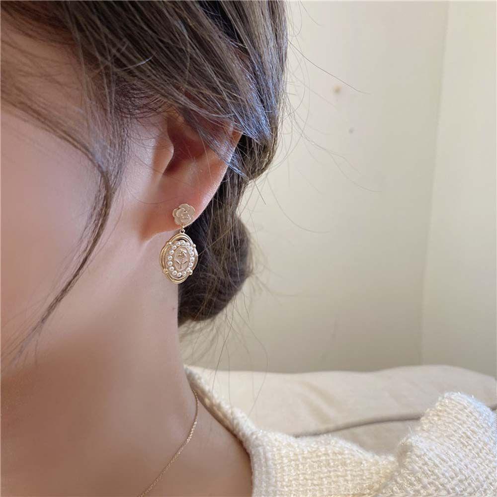 Bông Tai Hình Hoa Trà Tráng Men Màu Đen Sang Trọng Phong Cách Hàn Quốc