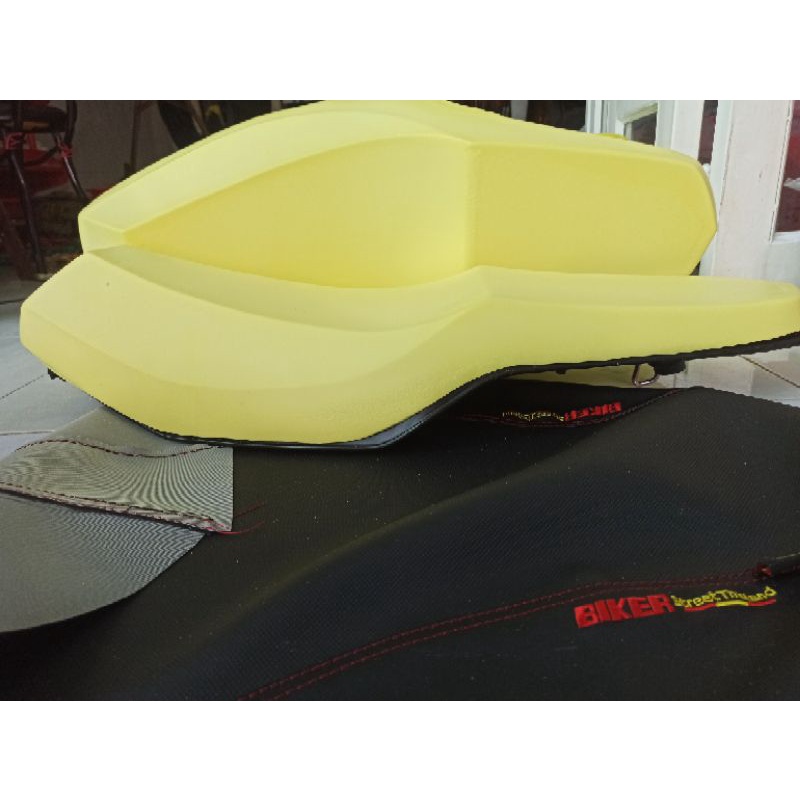 Yên exciter 155 , Mút yên exciter 155 , da yên logo