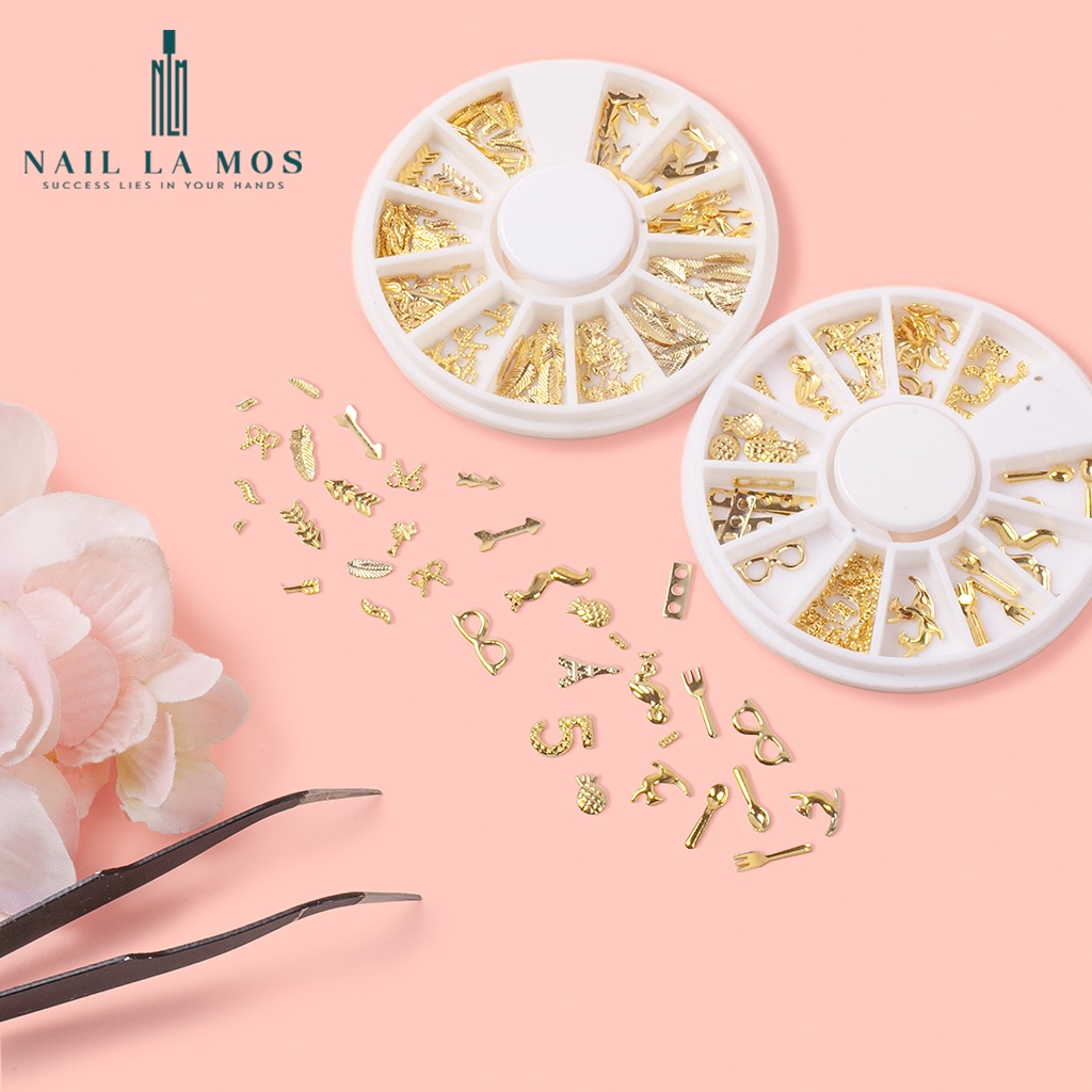 Phụ kiện inox vàng đa dạng chủ đề trang trí móng tay sang chảnh