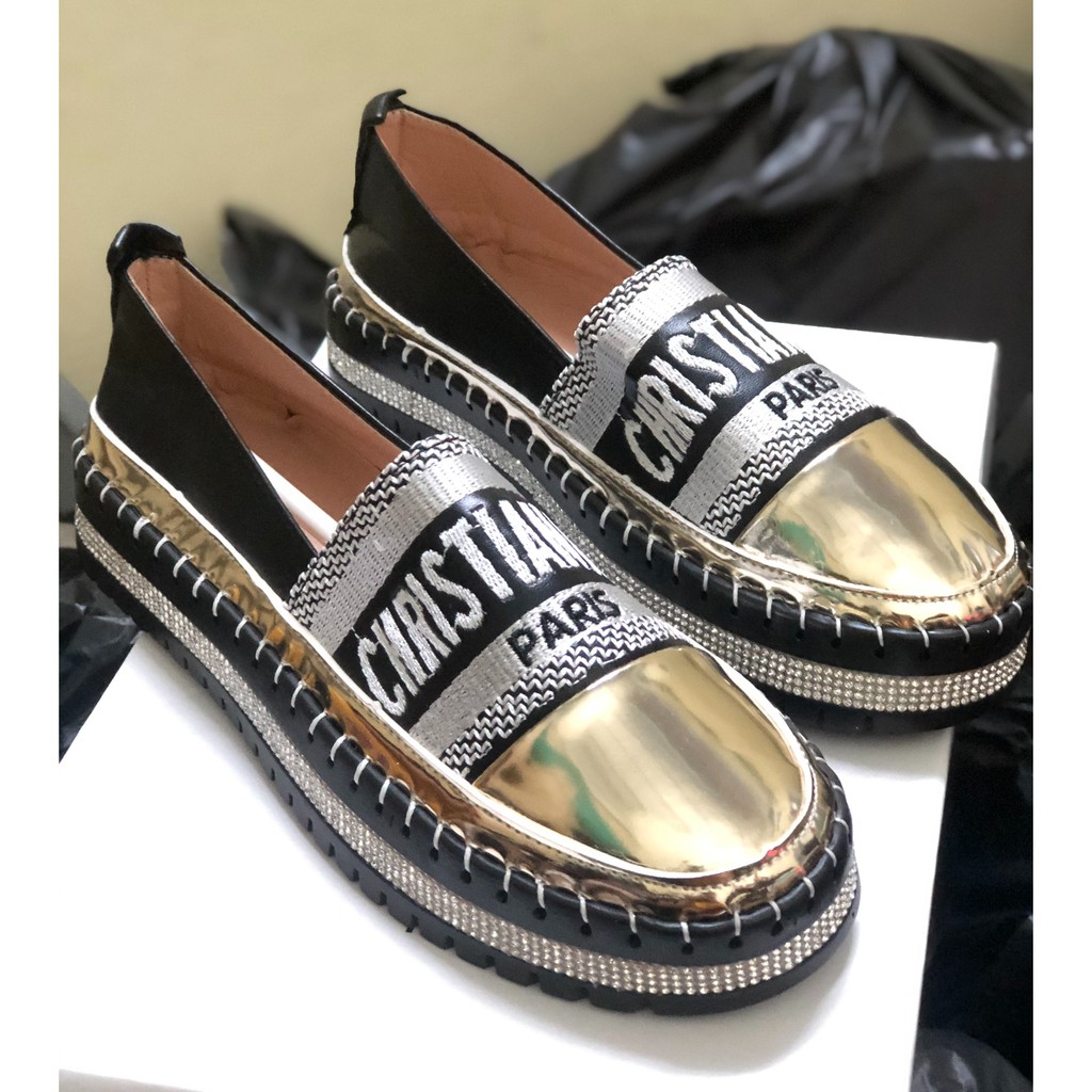 Giày Slip On Đế Cao Viền Đá Mũi Tráng Gương Siêu Sang Chảnh - Quai Nền Thêu Chữ | BigBuy360 - bigbuy360.vn