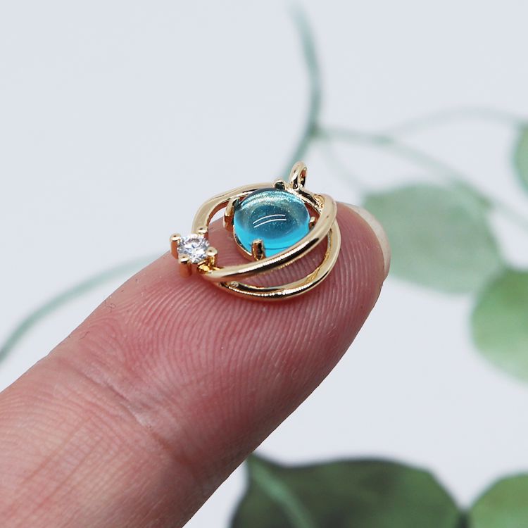 Mặt Dây Chuyền Hình Hành Tinh Ba Chiều Bằng Đồng Mạ Vàng 18K