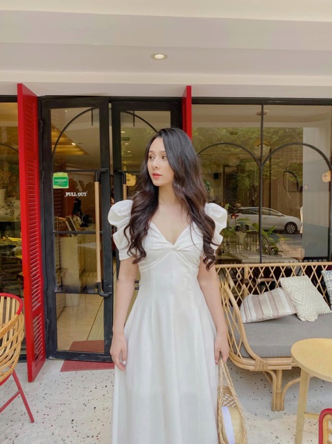 Đầm Maxi Trắng xoắn Ngực Tay Phồng | BigBuy360 - bigbuy360.vn