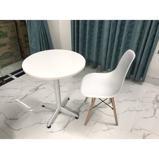 Bàn Eames tròn