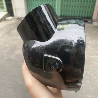 Đèn pha xe 67 luôn gáo bằng sắt.