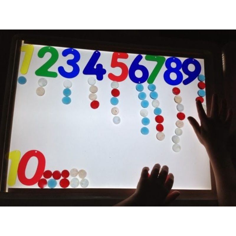 Bàn ánh sáng đồ chơi vận động tinh Montessori