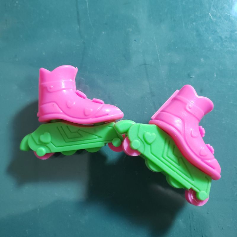 Mô hình Giày trượt patin cho búp bê 30cm barbies