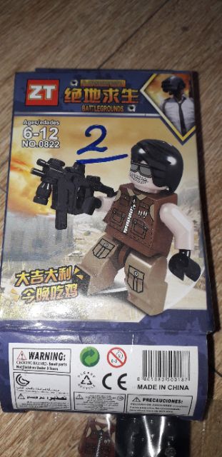 Lắp ráp 1 hộp LegoBattle 0822 có nhiều chi tiết bằng nhựa ABS