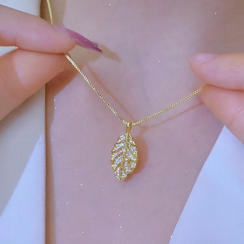 Dây chuyền vòng cổ titan nữ không gỉ mạ vàng 18k hình lá độc đáo  Her Accesories CT25