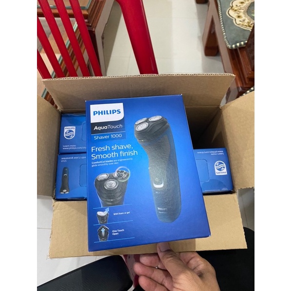 Máy cạo râu philips khô và ướt S1121