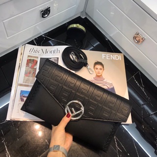 Ví cầm tay clutch fendi