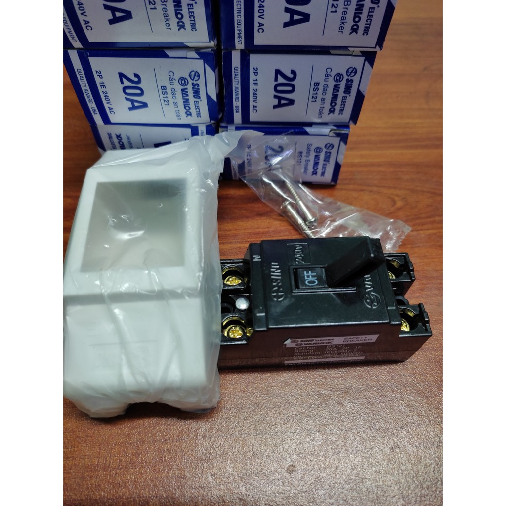 Aptomat /át hộp  điều hoà / bình nóng lạnh cả vỏ 15a 20a 30a SINO-VANLOCK