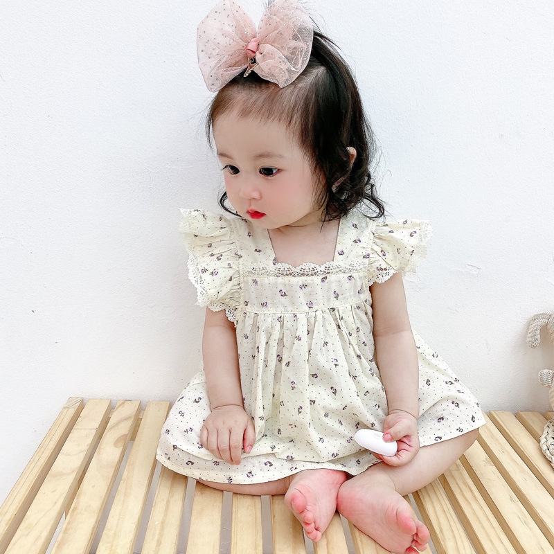 Váy Cổ Vuông Tay Bồng Phối Ren Kèm Quần Chip Cho Bé Gái
