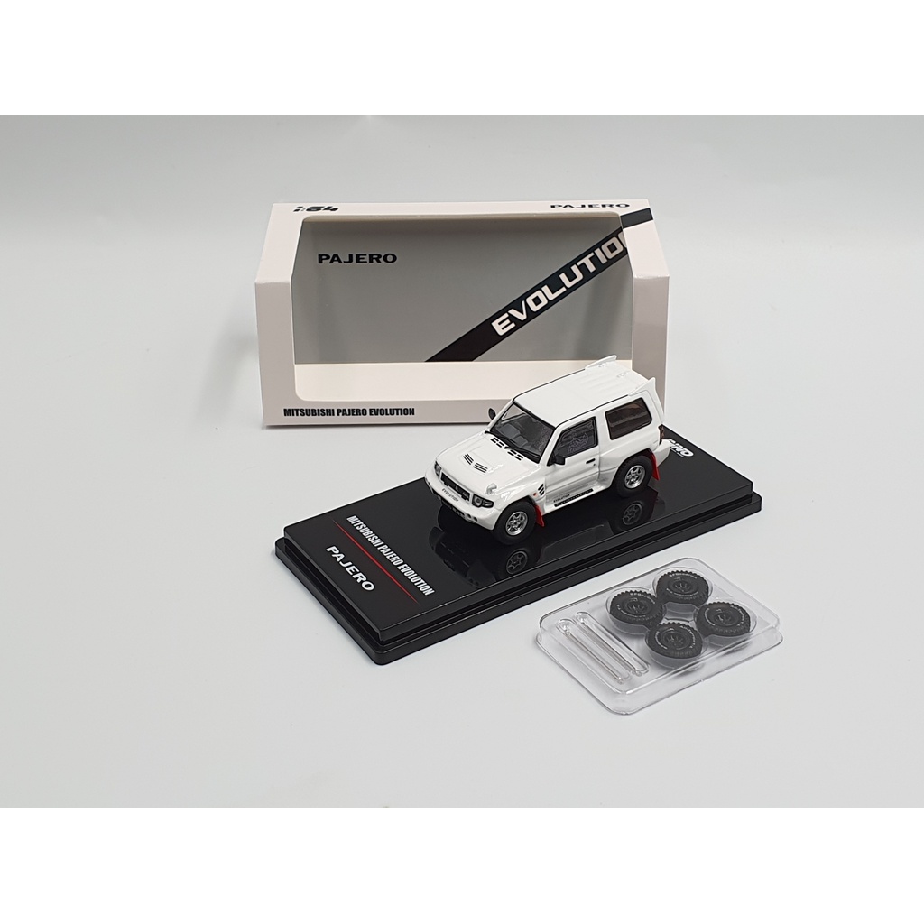 Xe Mô Hình MITSUBISHI PAJERO EVOLUTION WHITE WITH EXTRA WHEELS 1:64 INNO MODELS (Trắng)