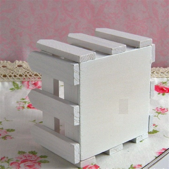 Chậu hoa hàng rào gỗ kích thước 10x10cm (chưa kèm hoa giả)