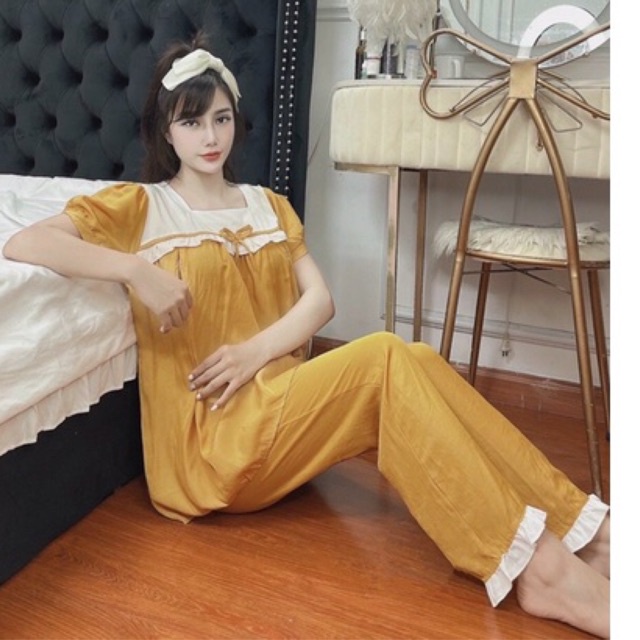 Bộ bầu, đồ bầu sau sinh chất đũi lụa Hàn, tay ngắn, quần dài, cổ vuông phối trắng, có khoá cho bé ti, có chun tăng chỉnh