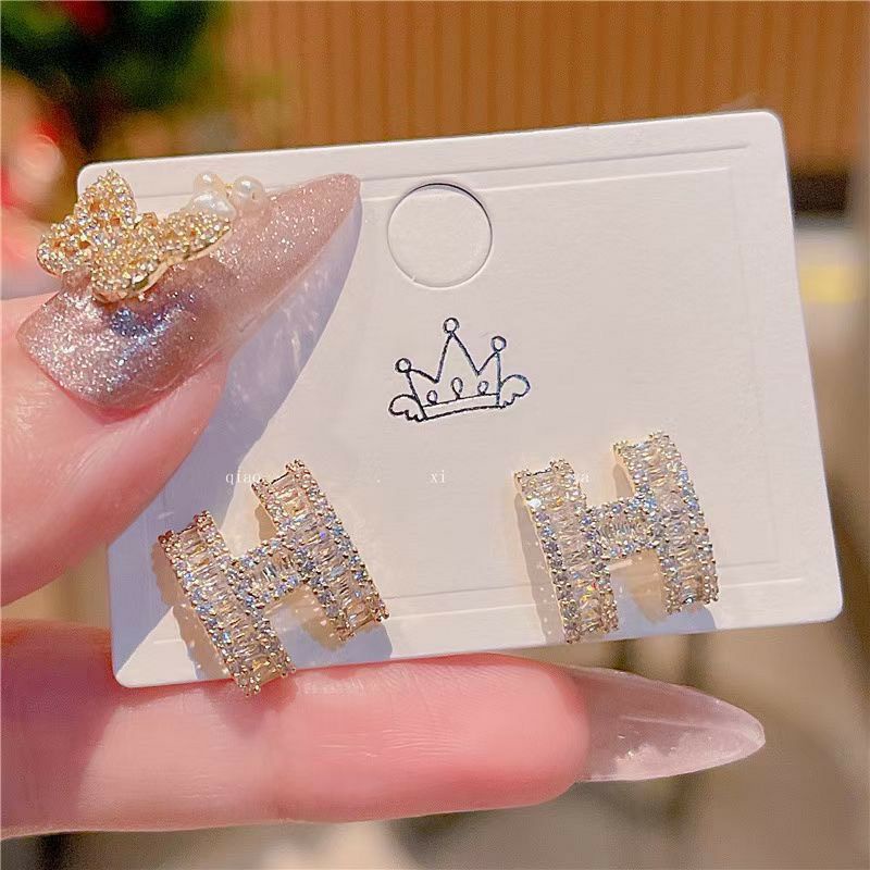 Sét trang sức chữ H titan đính đá pha lê trẻ trung sang trọng phù hợp mọi lứa tuổi