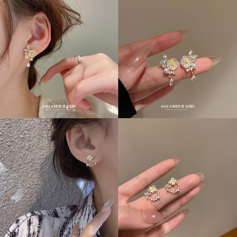 Bông Tai Hình Hoa Và Bướm Đính Đá Nhiều Màu Lấp Lánh Phong Cách Hàn Quốc