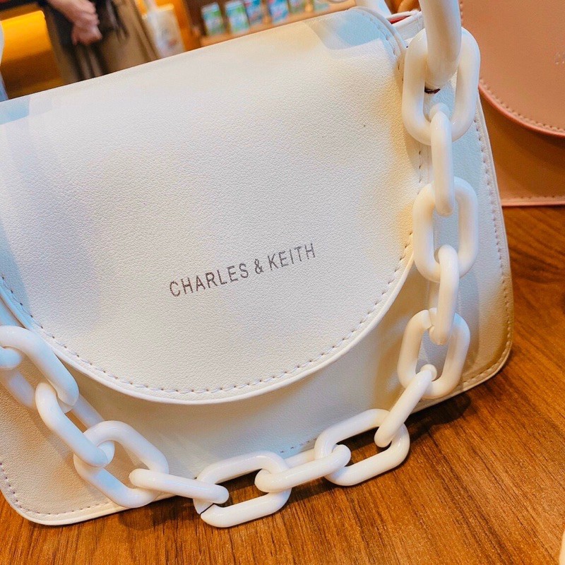 Túi Charles & Keith kẹp nách quai xích