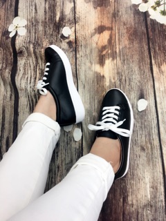 Giầy sneaker