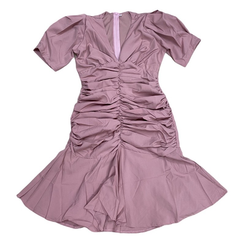 Đầm đuôi cá trắng cổ V nhún thân bèo | BigBuy360 - bigbuy360.vn