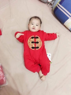 Body đỏ cho bé diện tết