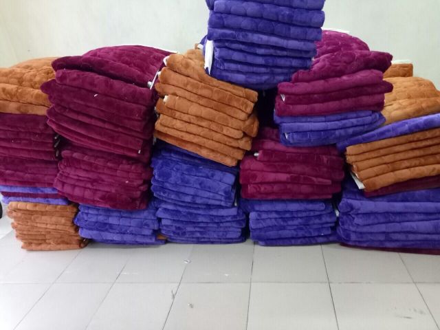 Thảm nỉ nhung trải giường 1 màu