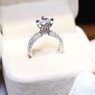 Nhẫn đá nhô hoàn hảo