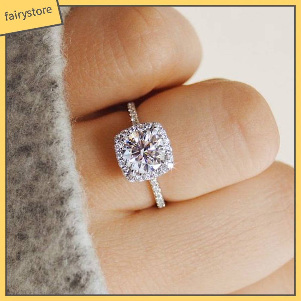 Nhẫn đính đá pha lê sang trọng cho nữ