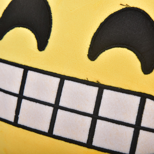 Gối ôm và tựa lưng Emoji thêu hình cảm xúc mềm mịn M10