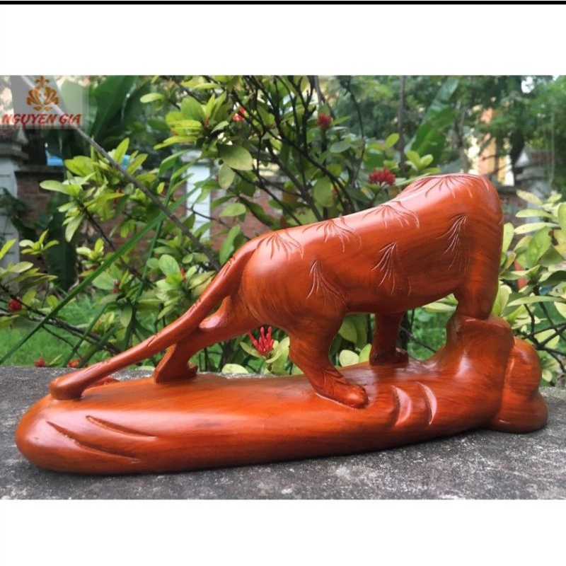 Tượng hổ bằng gỗ hương dài 30cm