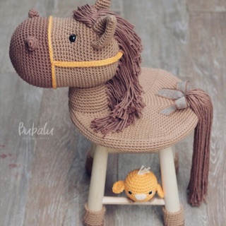 Ghế ngựa đồ chơi móc len