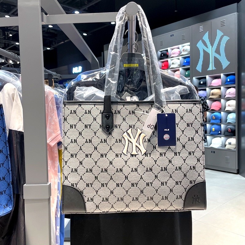 Túi xách MLB Monogram Diamond Jaccquard Xuất