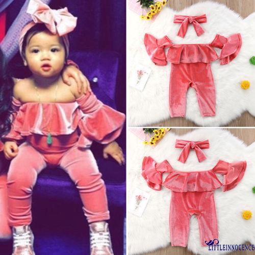 Bộ jumpsuit dài trễ vai kèm băng đô nơ vải nhung xinh xắn cho bé gái