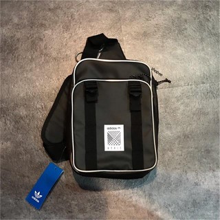 Túi đeo chéo Adidas Originals phong cách