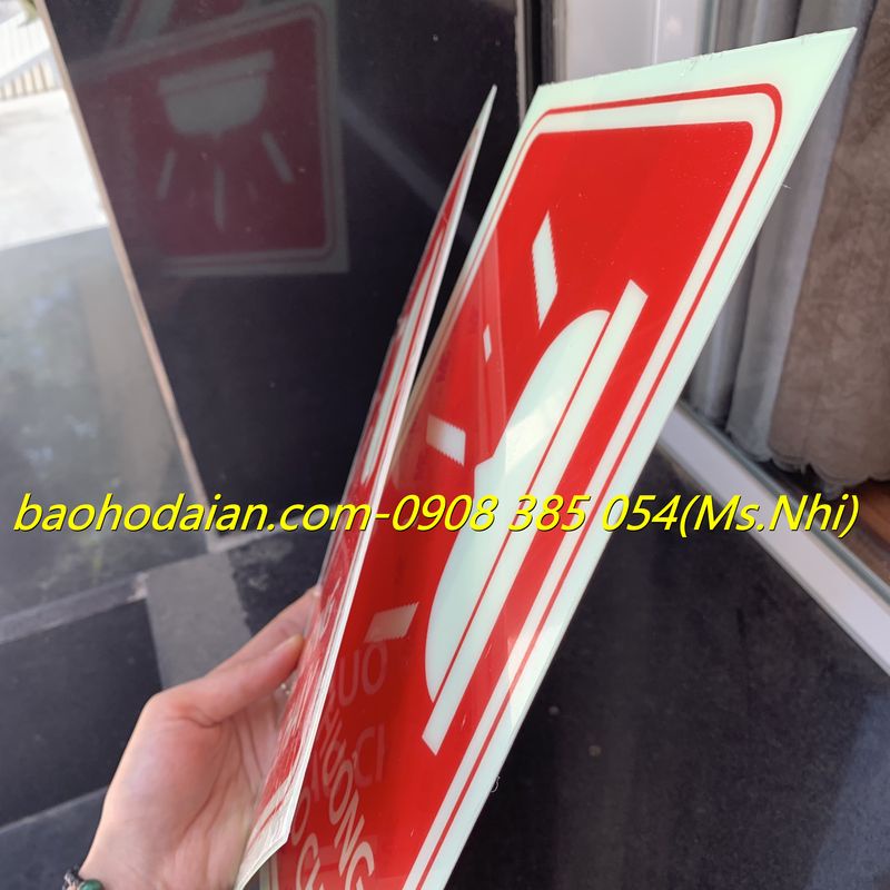 Biển báo chuông báo cháy chất liệu nhựa PVC dạ quang