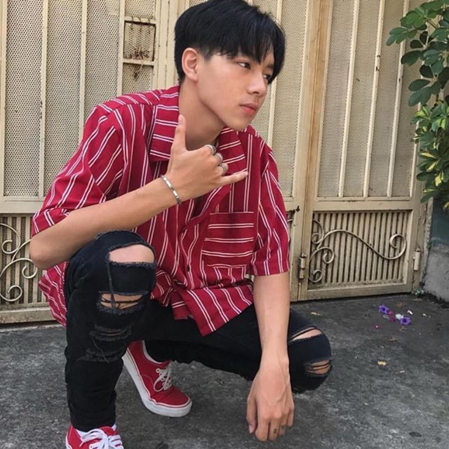 Sơ mi sọc đỏ