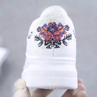 Giầy lưới thêu hoa